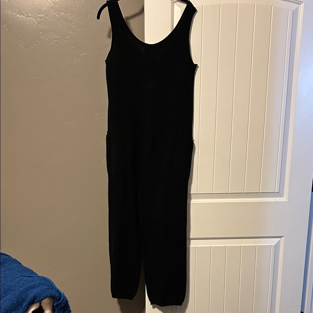 Versatile Black Jumpsuit with Wide-Leg Silhouette